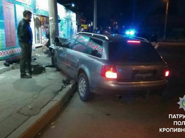 Новина Кропивницький водій намагався втекти від поліцейських разом з номерними знаками Ранкове місто. Кропивницький