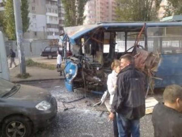 Новина Грузовик в Одессе на большой скорости врезался в троллейбус с пассажирами и разворотил его (фото) Ранкове місто. Кропивницький