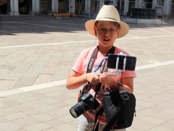 Новина Сьогодні кропивницький школяр презентує свою вже десяту фотовиставку Ранкове місто. Кропивницький