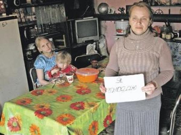 Новина Многодетная мать из Славянска просит помощи у райсовета и голодует Ранкове місто. Кропивницький