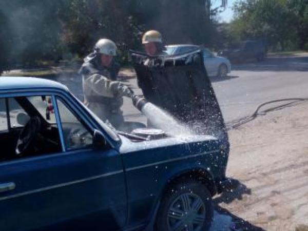 Новина В Олександрії рятувальники загасили пожежу автомобіля Ранкове місто. Кропивницький