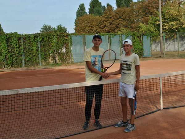 Новина У Кропивницькому визначили кращих юних тенісистів міста Ранкове місто. Кропивницький