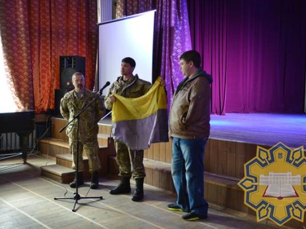 Новина Кропивницькі студенти й викладачі вшанували наших захисників Ранкове місто. Кропивницький