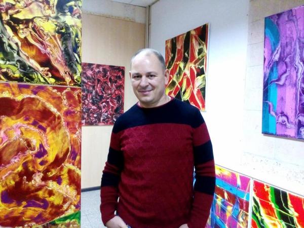 Новина Великий талант з Малої Виски представив у Кропивницькому свій абстрактний живопис Ранкове місто. Кропивницький