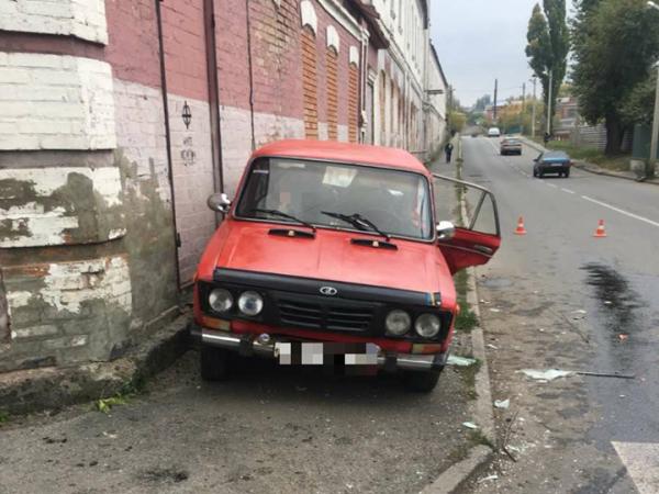 Новина У Кропивницькому, неподалік від центру, ВАЗ зіткнувся з Renault Logan (ФОТО) Ранкове місто. Кропивницький