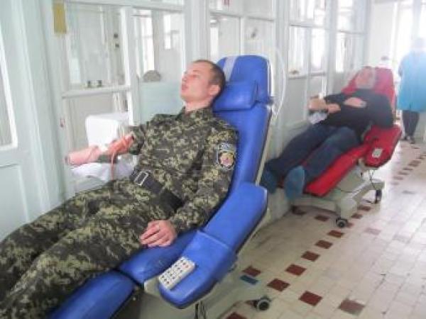 Новина Кровь для украинских армейцев сдали пенитенциарии Ранкове місто. Кропивницький