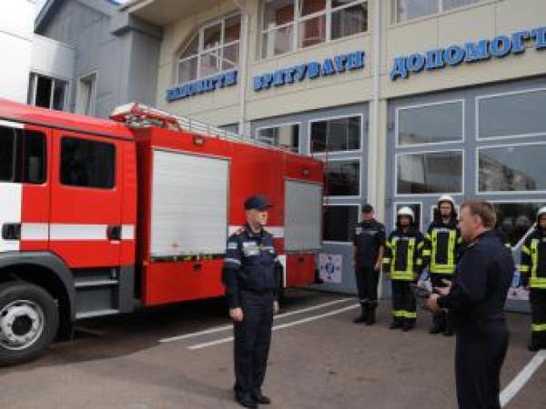 Новина У Кропивницькому на чергування заступив новий пожежний автомобіль європейського зразка Ранкове місто. Кропивницький
