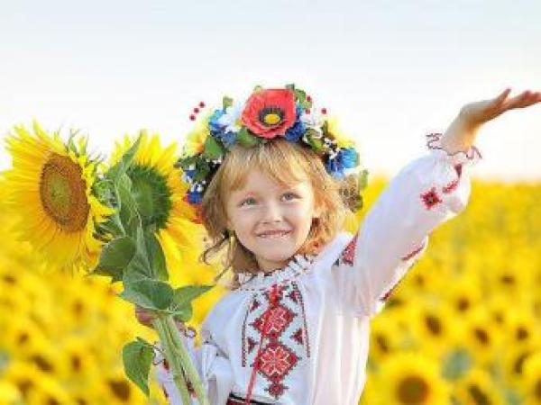 Новина 18 травня - День українського національного вбрання „День вишиванки”. Ранкове місто. Кропивницький