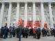 У Кропивницькому прихильники комуністичного режиму вийшли у центр з червоними прапорами (ФОТО)