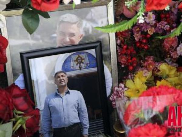 Новина В столице Крыма почтили память убитого мэра Симеиза (ФОТО) Ранкове місто. Кропивницький