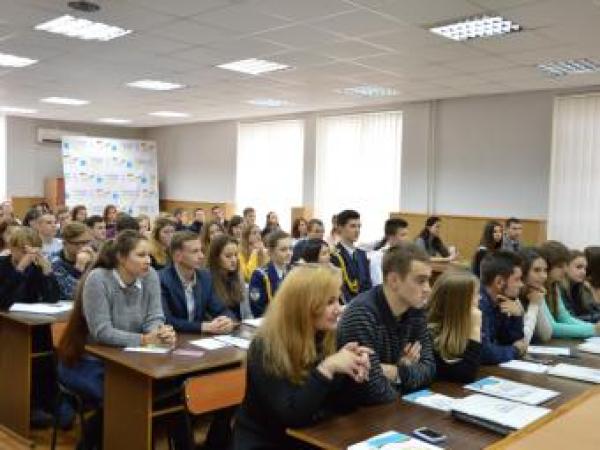 Новина Студенти Кіровоградщини почали готуватись до виборів у молодіжний парламент Ранкове місто. Кропивницький