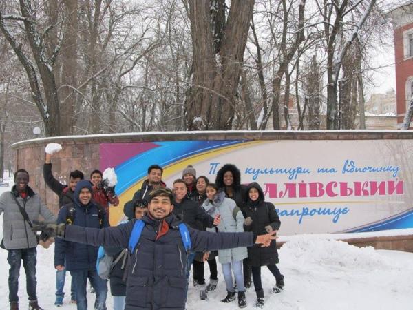 Новина Іноземні студенти медичного університету побували на екскурсії зимовим Кропивницьким (ФОТО) Ранкове місто. Кропивницький
