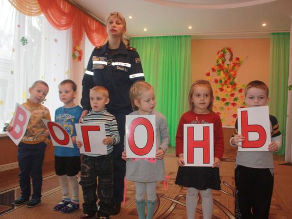 Новина Кропивницькі рятувальники грали з дошкільнятами у «Безпечну мандрівку» Ранкове місто. Кропивницький