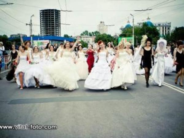 Новина Анонсированный ранее парад невест в Кировограде переносится Ранкове місто. Кропивницький
