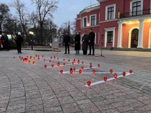Новина У Кропивницькому вшанували загиблих у Маріупольському драмтеатрі Ранкове місто. Кропивницький