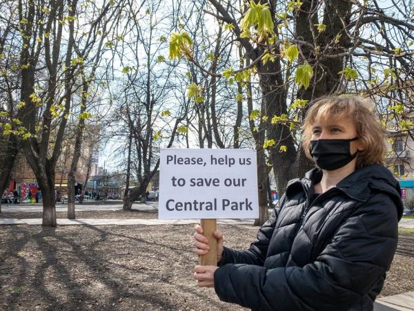 Новина У Кропивницькому «зелені» активісти стають на захист Центрального скверу Ранкове місто. Кропивницький