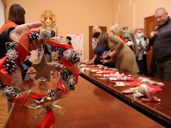 Новина У Кропивницькому пройшов благодійний ярмарок на користь організації «Серце матері» (ФОТО) Ранкове місто. Кропивницький