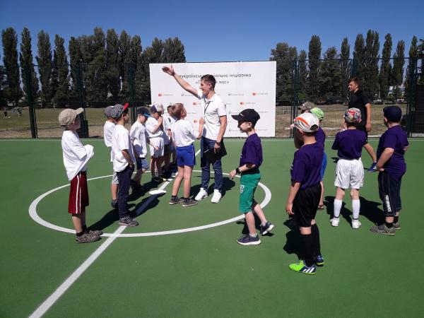 Новина ПриватБанк і Mastercard відкрили дітям футбольний майданчик у Броварах Ранкове місто. Кропивницький