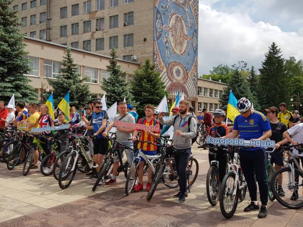 Новина У Кропивницькому кілька сотень велосипедистів проїхалися містом (ФОТО) Ранкове місто. Кропивницький