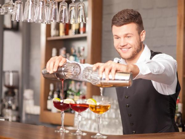 Новина На Кіровоградщині безробітні можуть стати барменами Ранкове місто. Кропивницький