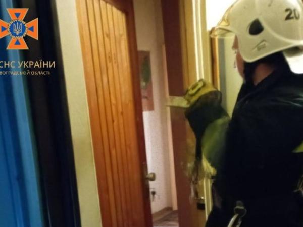 Новина Долинські рятувальники врятували людину у зачиненій квартирі Ранкове місто. Кропивницький