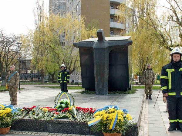Новина Кропивницька громада вшановує подвиг героїв-ліквідаторів чорнобильської аварії Ранкове місто. Кропивницький