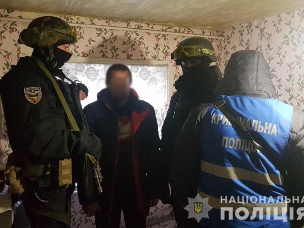 Новина У Кропивницькому поліцейські затримали групу наркоділків (ФОТО) Ранкове місто. Кропивницький