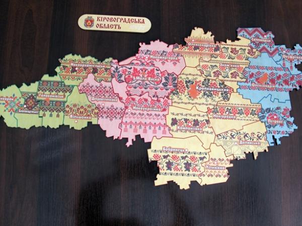 Новина Бібліотеці Чижевського презентували карту області з автентичним орнаментом (ФОТО) Ранкове місто. Кропивницький