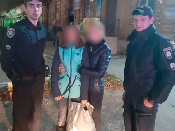 Новина Кіровоградщина: За допомогою поліції дівчина розшукала сестричку, яка заблукала Ранкове місто. Кропивницький