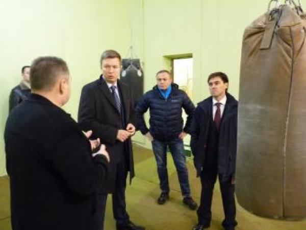 Новина В Кировограде ремонтируют спортшколу под присмотром губернатора Ранкове місто. Кропивницький