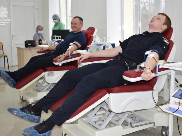 Новина Патрульні поліцейські знову долучилися до здачі донорської крові Ранкове місто. Кропивницький
