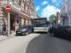 Кропивницький:  Біля бібліотеки Маланюка легковики заблокували проїзд громадському транспорту