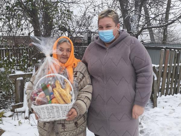 Новина Лісова громада Чорноліського лісгоспу відвідала матір загиблого військового Ранкове місто. Кропивницький