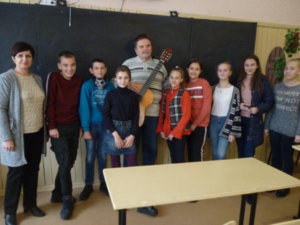 Новина Клуб авторської пісні та поезії «Байгород» побував у гостях у школярів (ФОТО) Ранкове місто. Кропивницький
