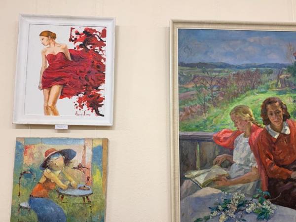 Новина «Жінка у червоному»: Кропивничан запрошують на виставку картин (ФОТО) Ранкове місто. Кропивницький
