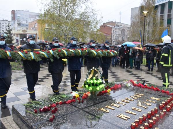 Новина Кропивницькі рятувальники вшанували пам’ять жертв радіаційних аварій і катастроф Ранкове місто. Кропивницький