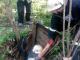 На Кіровоградщині молодий мужчина, рятуючи курку, опинився у старій криниці