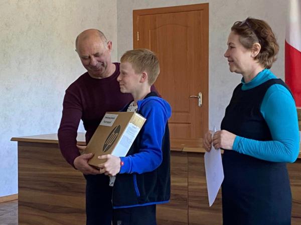 Новина У Новгородківській громаді діти-переселенці отримали ноутбуки Ранкове місто. Кропивницький