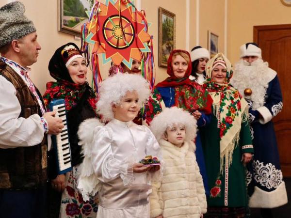 Новина Різдвяні колядки уже лунають на Кіровоградщині Ранкове місто. Кропивницький