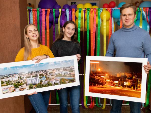 Новина Кропивницькі школи отримали в подарунок вражаючі світлини із зображенням міста (ФОТО) Ранкове місто. Кропивницький