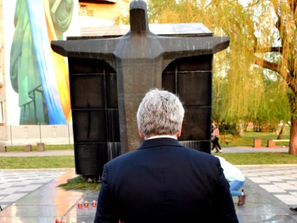 Новина 37 свічок запалили в Кропивницькому біля пам'ятника жертвам Чорнобиля Ранкове місто. Кропивницький