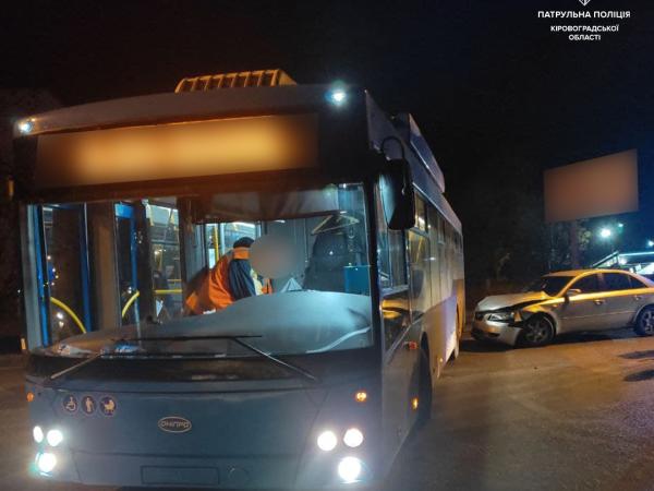 Новина У Кропивницькому сталася аварія за участі тролейбуса (ФОТО) Ранкове місто. Кропивницький