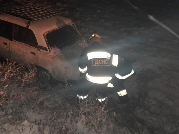 Новина Через мокрий сніг на трасах Кіровоградщини застрягло сім авто Ранкове місто. Кропивницький