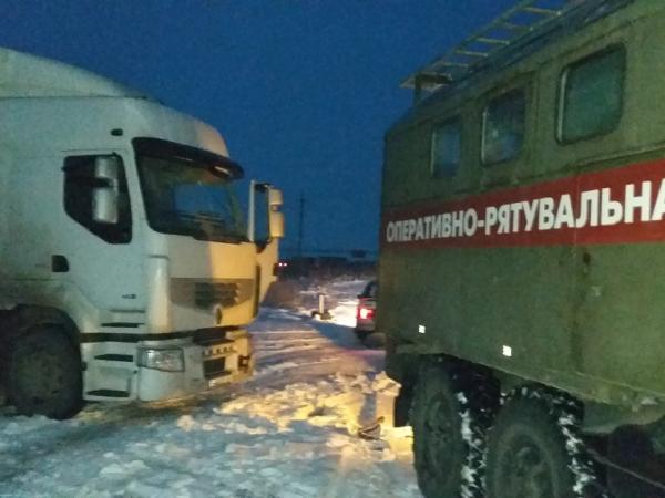 Новина У Кіровоградській області рятувальники тричі буксирували вантажівки Ранкове місто. Кропивницький