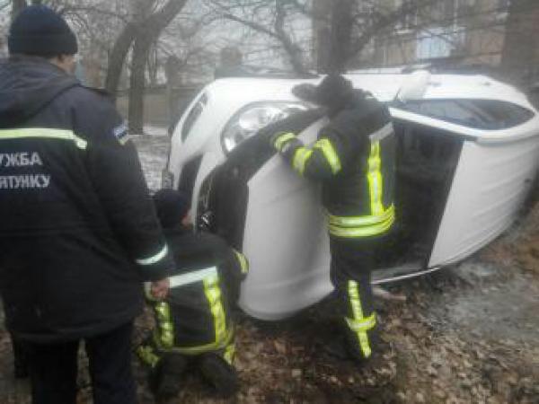 Новина У Кропивницькому внаслідок аварії перевернувся «Hyundai X35» Ранкове місто. Кропивницький