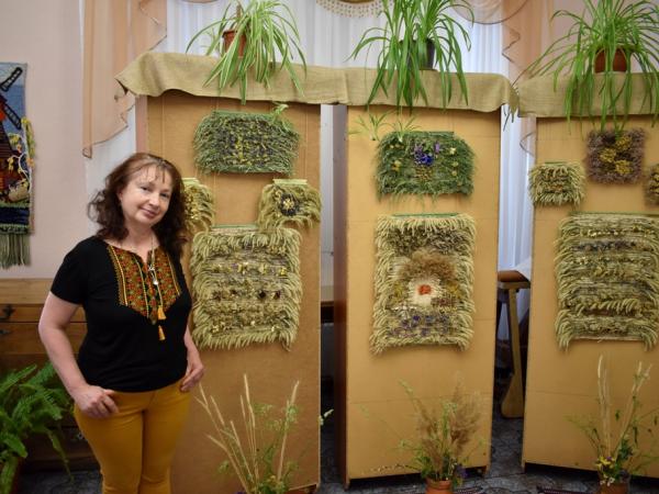 Новина Кропивницький: У Музеї мистецтв представили експозицію «Зеленеє свято у цілющих травах» (ФОТО) Ранкове місто. Кропивницький