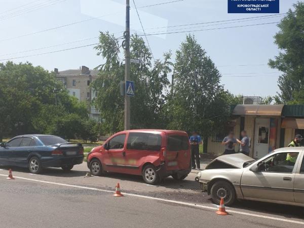 Новина Кропивницький: На Кущівці сталася аварія за участі трьох автівок Ранкове місто. Кропивницький