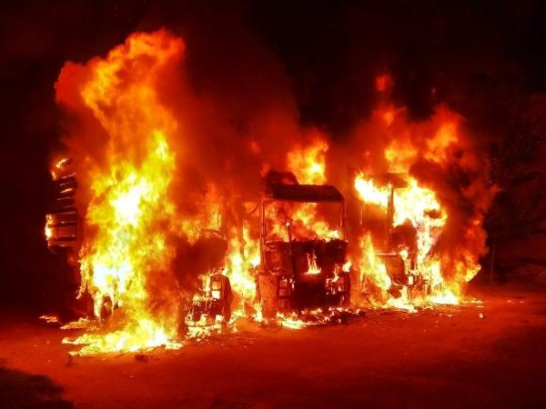 Новина Кіровоградщина: В Олександрії загорілись відразу три вантажних автомобіля Ранкове місто. Кропивницький