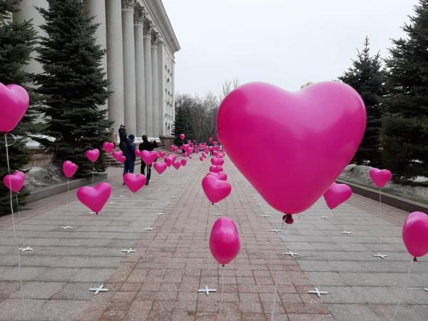 Новина В День святого Валентина перед міськрадою Кропивницького створили фотозону кульок (ФОТО) Ранкове місто. Кропивницький
