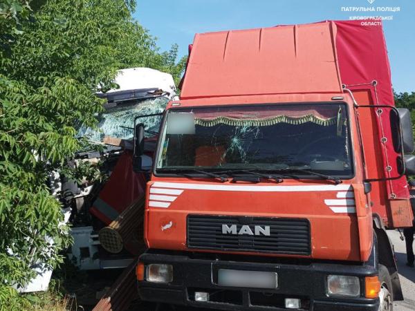 Новина На Кіровоградщині сталася аварія за участі вантажівок Ранкове місто. Кропивницький